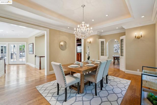 9 Burton Vista Ct, Lafayette CA: https://media.crmls.org/mediaz/8983e7b7-7b76-4fd9-a0dc-eae98863c7d7.jpg