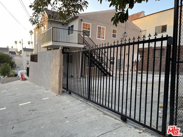 158 N Edgemont Street, Los Angeles CA: https://media.crmls.org/mediaz/89842d17-93a9-4f29-94cd-fcbb73de5c4d.jpg
