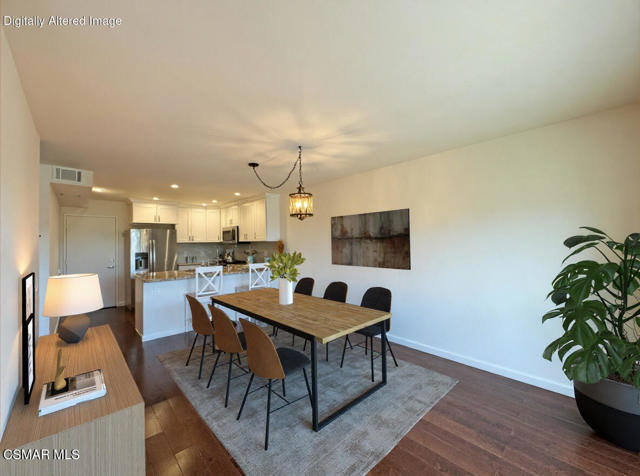 607 Valley Oak Lane, Newbury Park CA: https://media.crmls.org/mediaz/898445c6-893f-4c2e-81d4-a0a56b9210b8.jpg