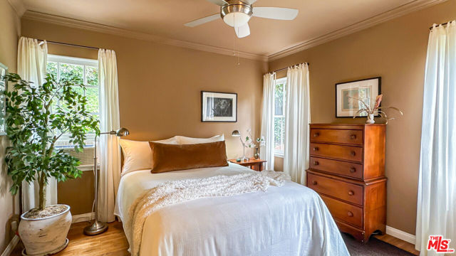 752 Country Club Drive, Burbank CA: https://media.crmls.org/mediaz/8984cde9-3463-45a6-b49f-6055d50069e1.jpg