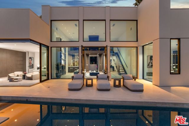 9405 Sierra Mar Place, Los Angeles CA: https://media.crmls.org/mediaz/89852016-0efd-4a6b-a0a1-03354684b6d4.jpg