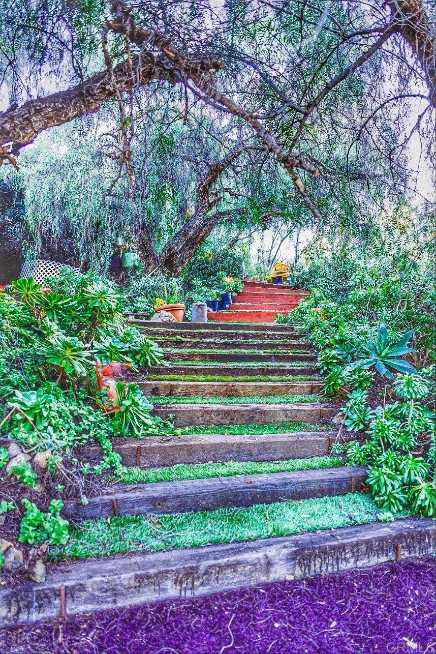 https://media.crmls.org/mediaz/8985385b-a0ed-4792-bd94-70029ba849d3.jpg?preset=X-Large