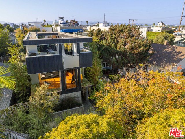 21 27th Avenue photo 36