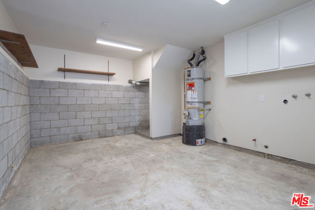9140 Burnet Avenue, North Hills CA: https://media.crmls.org/mediaz/8986844f-d8b8-4ac0-be6d-4d979f72871f.jpg
