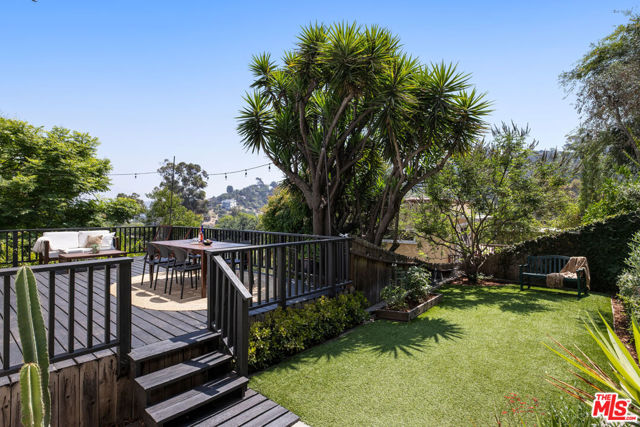 2236 Earl Court, Los Angeles CA: https://media.crmls.org/mediaz/898767a5-bc95-4861-b549-ee365e272c36.jpg