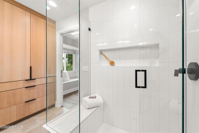 1046 Brookview Avenue, Westlake Village CA: https://media.crmls.org/mediaz/89876ed9-ae4e-45d3-a81a-51d463837c9b.jpg