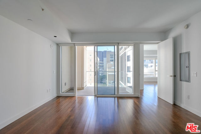 6250 HOLLYWOOD Boulevard, Los Angeles CA: https://media.crmls.org/mediaz/8987b3e9-1159-4ad1-93ee-4b8cf7b62364.jpg