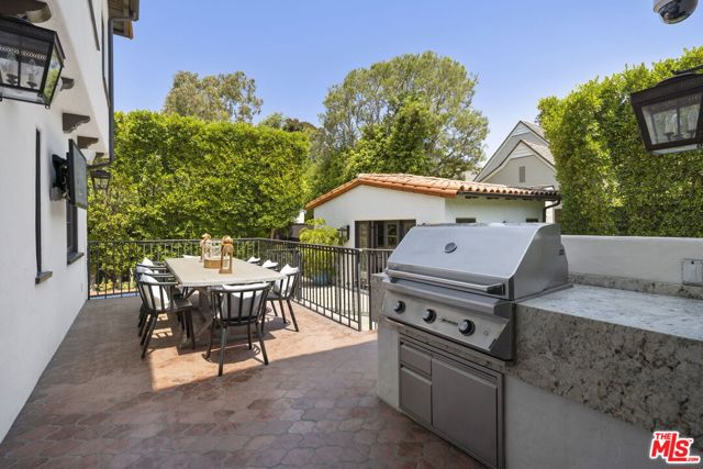 2714 Forrester Drive, Los Angeles CA: https://media.crmls.org/mediaz/8987fa30-e819-44ab-9fcd-15a72932a27c.jpg