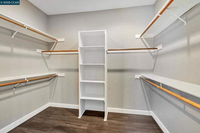 300 Saint Augustine Ct, Benicia CA: https://media.crmls.org/mediaz/8988a56e-19d5-4b62-923d-31ffd77358ca.jpg