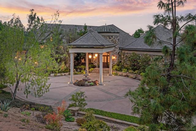 14380 Ciera Court, Poway CA: https://media.crmls.org/mediaz/8988a5e9-ffe9-41d7-9877-73faad4a3b0f.jpg