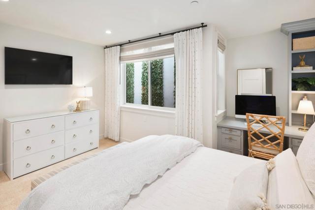 552 G Avenue, Coronado CA: https://media.crmls.org/mediaz/8988c433-7a9f-44dd-afca-736c59561b7a.jpg