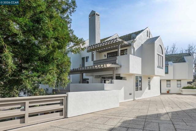 68 Mozden Ln, Pleasant Hill CA: https://media.crmls.org/mediaz/8988c4e2-ba0d-481e-8759-f554cf7dbf86.jpg