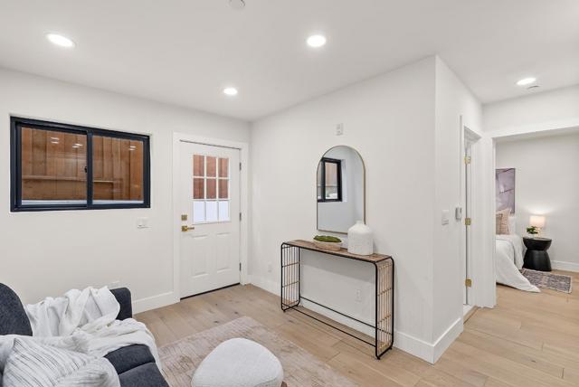 895 Laurel Avenue, Belmont CA: https://media.crmls.org/mediaz/8988ccc9-693c-46d9-92f5-4f5a2cbf0794.jpg