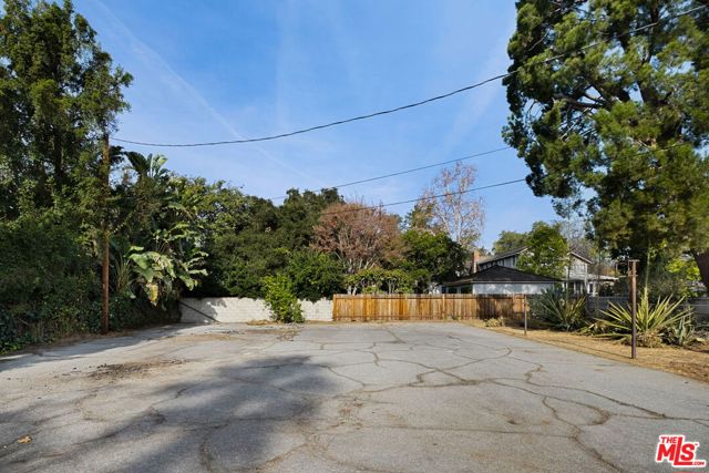 1551 Pasqualito Drive, San Marino CA: https://media.crmls.org/mediaz/89894a59-58c8-4a93-8520-d76a53321741.jpg