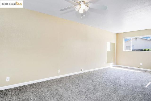 798 Oak St, Brentwood CA: https://media.crmls.org/mediaz/89896097-37cf-477f-9dd4-b11fd876dc75.jpg