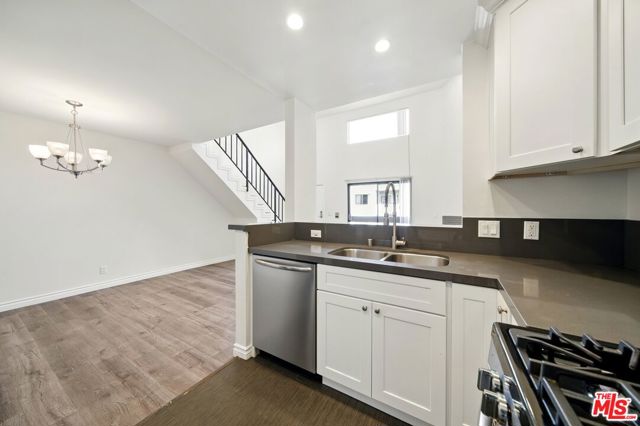 6212 FULTON Avenue, Van Nuys CA: https://media.crmls.org/mediaz/89896be7-aff2-4b56-9160-2c765f760ed5.jpg