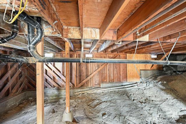 4204 06 Division St, San Diego CA: https://media.crmls.org/mediaz/8989704d-e562-43f7-ad61-25a70f5cacb2.jpg