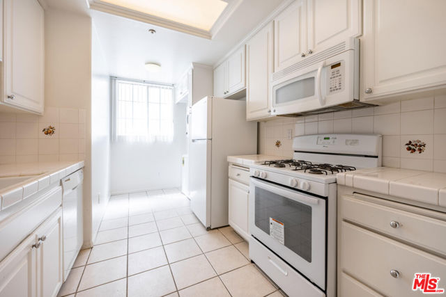 6922 Knowlton Place, 103 photo 10