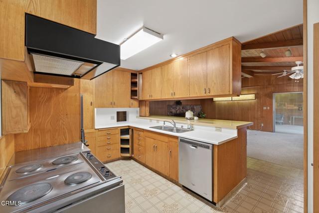 640 Fernwood Drive, Oxnard CA: https://media.crmls.org/mediaz/8989bb03-a1d9-4002-8c3e-4cb5e94f3bd0.jpg