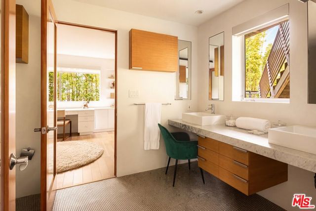 562 Stassi Lane, Santa Monica CA: https://media.crmls.org/mediaz/8989fc6b-a852-4851-ba28-de19454ddecf.jpg