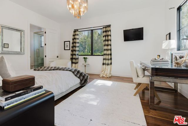 5192 Parkway Calabasas, Calabasas CA: https://media.crmls.org/mediaz/898a0307-7c89-4f1d-83a6-a789a3aaeb60.jpg