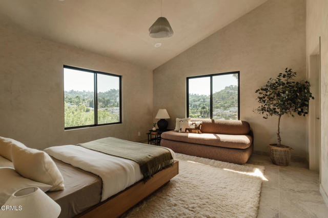 2225 Cazador Drive, Los Angeles CA: https://media.crmls.org/mediaz/898b025c-cc78-4466-bbc6-f51f6eeafa34.jpg