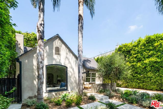 657 Westbourne Drive, West Hollywood, California 90069, 2 Bedrooms Bedrooms, ,2 BathroomsBathrooms,Single Family Residence,For Sale,Westbourne,24391993