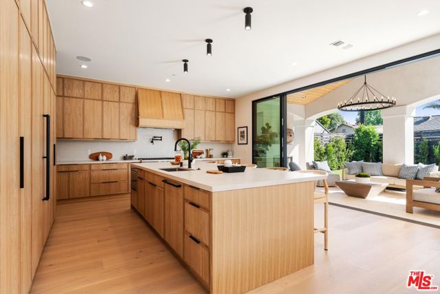 3267 Colby Avenue, Los Angeles CA: https://media.crmls.org/mediaz/898b7d90-359e-4e0a-8bdd-4e4977e80757.jpg