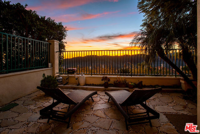 16724 Calle Arbolada, Pacific Palisades CA: https://media.crmls.org/mediaz/898ba0ea-c631-4b3a-9e76-89d090384027.jpg