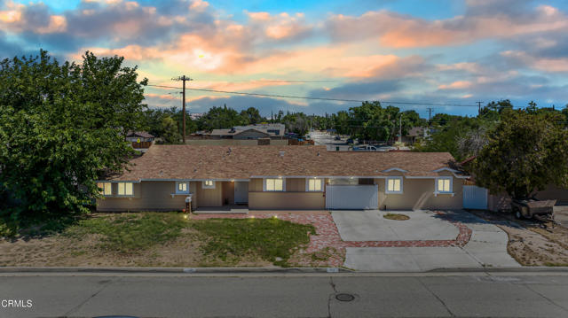 543 E Avenue J1, Lancaster CA: https://media.crmls.org/mediaz/898bf7e6-4614-40a9-9546-a87b92736c8d.jpg