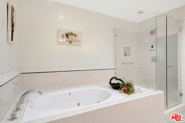 1519 Comstock Avenue, Los Angeles CA: https://media.crmls.org/mediaz/898c0368-5455-4b62-aab6-6304c7f4601a.jpg