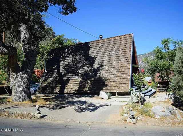 219 Pine Canyon Drive, Frazier Park CA: https://media.crmls.org/mediaz/898c510a-ea9c-4a6e-abc4-8c8b7b018369.jpg