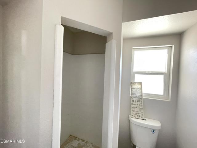 952 Pickwick Court, Thousand Oaks CA: https://media.crmls.org/mediaz/898cc202-3fa1-491b-902a-3ae7f8427285.jpg