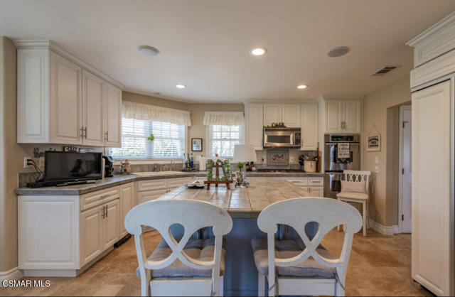 1029 Alta Vista Road, Simi Valley CA: https://media.crmls.org/mediaz/898d2db6-d7e3-4efc-acb3-0d0dae650337.jpg