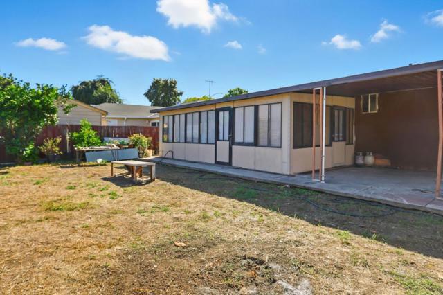 1007 Newbridge Street, East Palo Alto CA: https://media.crmls.org/mediaz/898e0c1a-c1b3-486d-92c4-2bde16e9b50f.jpg