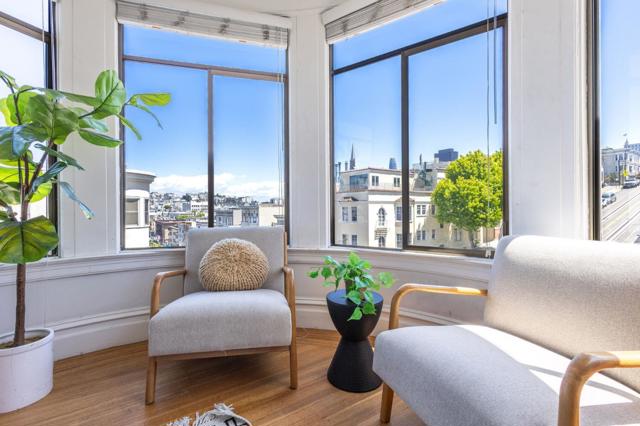 806810 Union Street, San Francisco CA: https://media.crmls.org/mediaz/898e4ab8-3d80-4236-9664-d5d32a8dc188.jpg