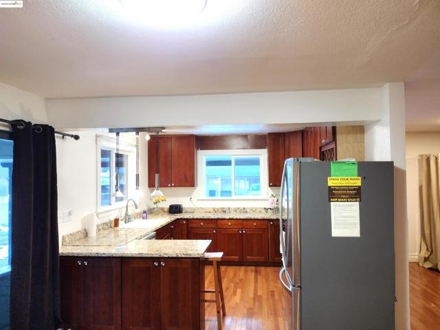 Image 11 of 39 For 864 San Francisco Ave