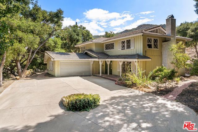 730 Crater Camp Drive, Calabasas CA: https://media.crmls.org/mediaz/898ea9d1-9d74-4bf3-8417-17408a0ddfe7.jpg