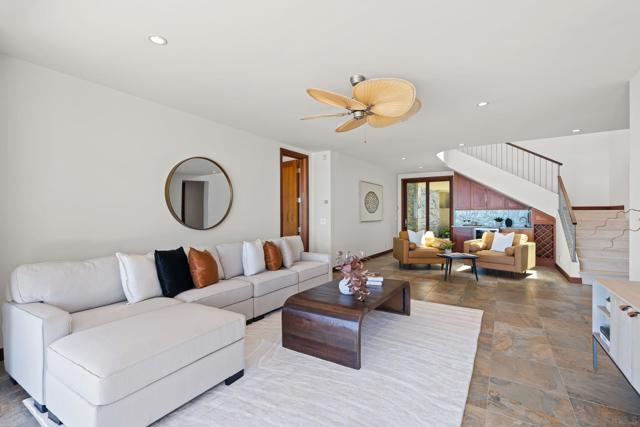 354 Ocean View Ave, Del Mar CA: https://media.crmls.org/mediaz/898f0834-409f-4021-8b26-a0857d8e7154.jpg