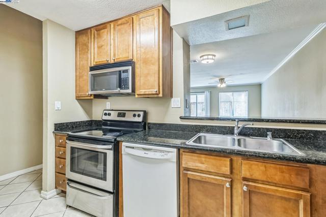 7166 N Fruit Ave, Fresno CA: https://media.crmls.org/mediaz/898f208c-379c-4aed-b82e-b2ec26bed6b5.jpg