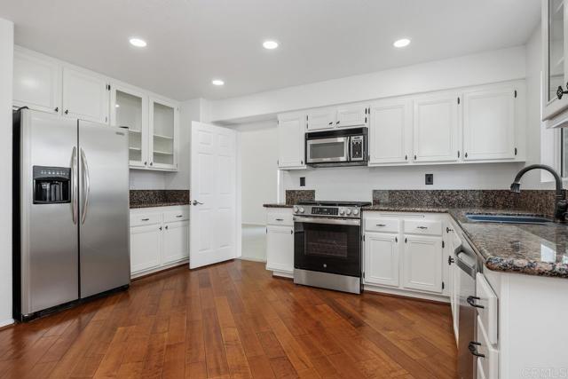 982 Hawthorne Court, San Marcos CA: https://media.crmls.org/mediaz/898f5ffd-6952-4e6d-95b7-88c76f002445.jpg