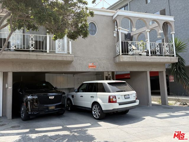 120 Hurricane, Marina del Rey CA: https://media.crmls.org/mediaz/898f87d3-3c25-4fe7-aa29-326836d9fd3d.jpg