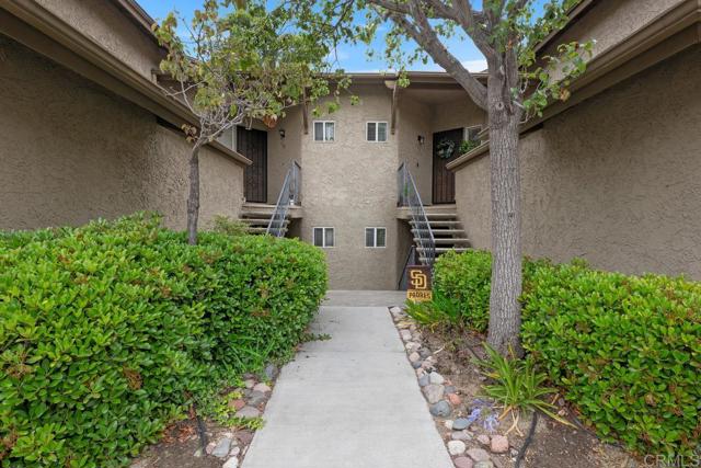 7398 Park View Court, Santee CA: https://media.crmls.org/mediaz/898fe411-26a2-4269-bf89-ced14d7ed951.jpg