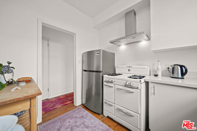 236 S 5th Avenue, Venice CA: https://media.crmls.org/mediaz/899079ac-654e-4fce-b7f4-5a349d4cf579.jpg