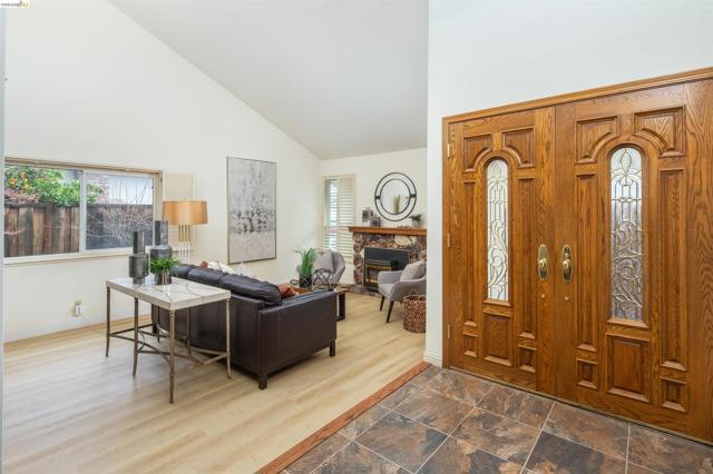 Image 6 of 59 For 3237 Vera Cruz Dr