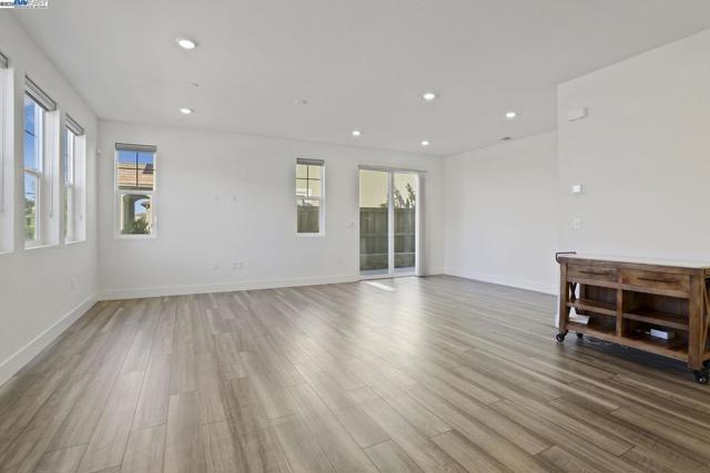 2208 Daimler St, Lathrop CA: https://media.crmls.org/mediaz/8990a662-f2ab-4051-ba4e-de5b8397a61f.jpg