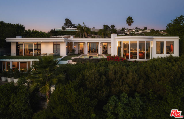 610 Arkell Drive, Beverly Hills CA: https://media.crmls.org/mediaz/8990cc56-b66e-4a2f-ad3d-4e3268edbd0d.jpg