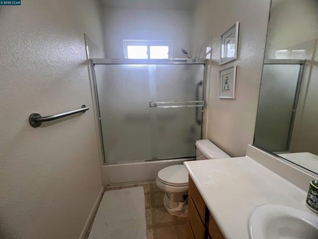 430 Chestnut Street, Brentwood CA: https://media.crmls.org/mediaz/899227dd-f9e4-45cc-b9c1-6025cb7b11d1.jpg