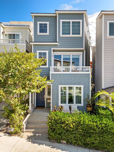 249 Playa Del Norte, La Jolla CA: https://media.crmls.org/mediaz/89929b4f-62f5-434b-807c-38ae43b46928.jpg