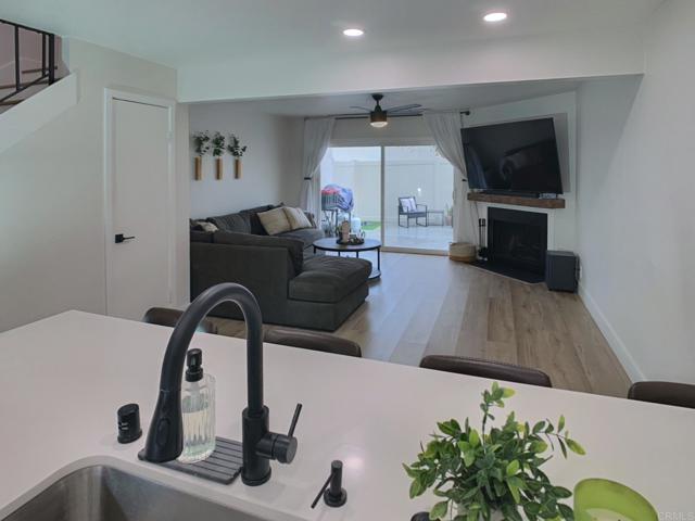 Detail Gallery Image 4 of 39 For 9230 Carlton Oaks Dr, Santee,  CA 92071 - 2 Beds | 1/1 Baths